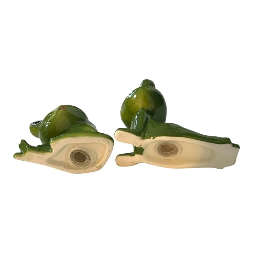 Vintage Green Frog Salt and Pepper Shaker Set Ceramic Anthropomorphic Frogs